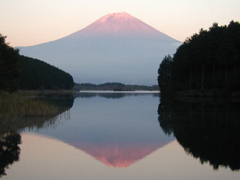 田貫湖の赤富士